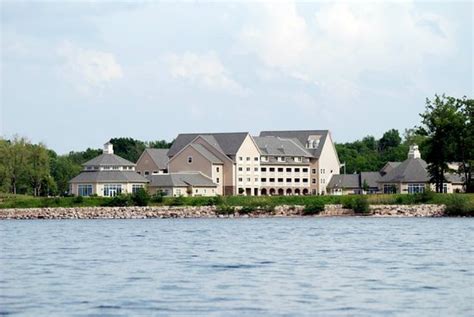 Second floor apartment, private entrance. The Lodge at Geneva-on-the-Lake - UPDATED 2018 Prices ...