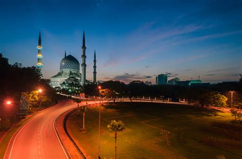 Kadang2 lalu gak tepi masjid ni.subang ngan shah alam jiran je.huhu. Masjid Sultan Salahuddin Abdul Aziz Shah, Shah Alam - NUR ...