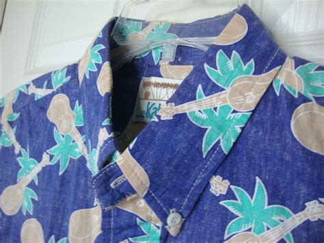 Kahala Hawaiian Aloha Shirt Reverse Print Ukuleles M Pull Over Made