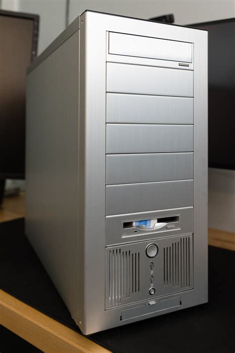 The Rise And Fall Of Lian Li Aluminum Pc Cases Nifty Thrifties