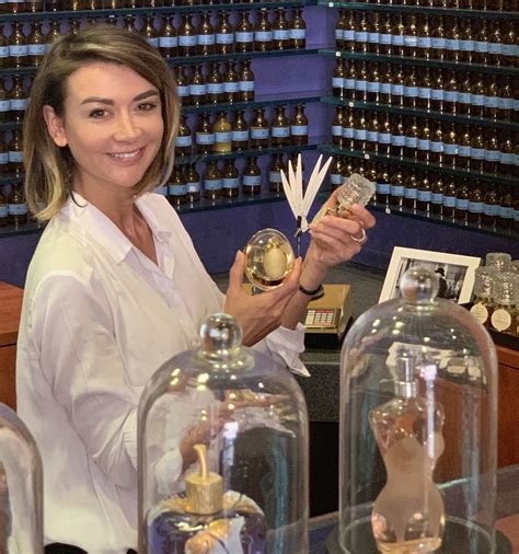 Denisa tanase secretul primului milion de euro. Denisa Tanase transpune frumusetea in parfumuri - Shopping ...