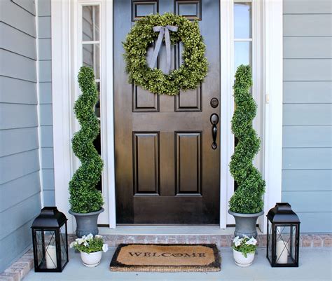 10 Pretty Topiaries For The Front Porch
