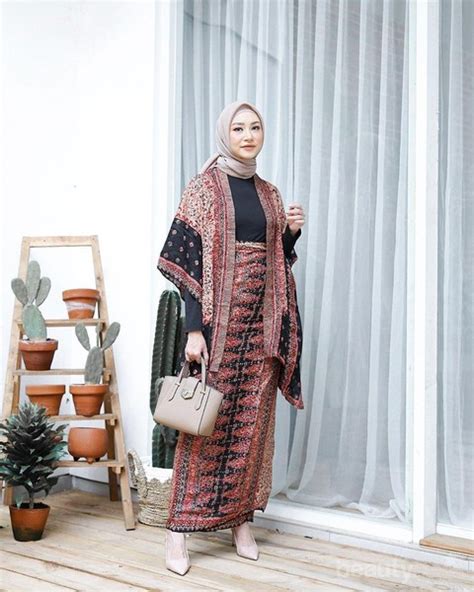 6 Inspirasi Fashion Style Setelan Batik Outfit Kondangan Yang Kekinian