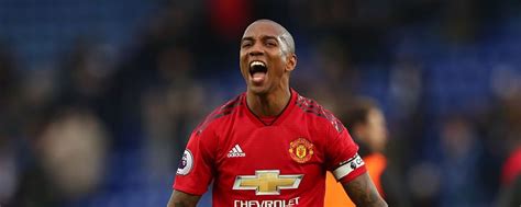 1 1 1 1 1. Ashley Young: doświadczyliśmy już „suszarki" u Solskjaera ...