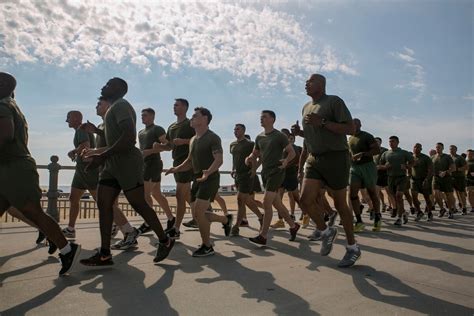 Listen To This Comedians Hilarious Take On Military Running Cadence