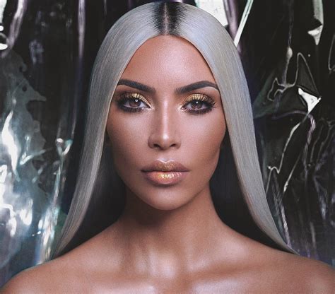 Kim Kardashian Lanza Una Increíble Línea De Maquillaje