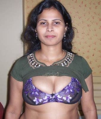 Desi Women Showing Sexy Bra Desi Sexy Photo