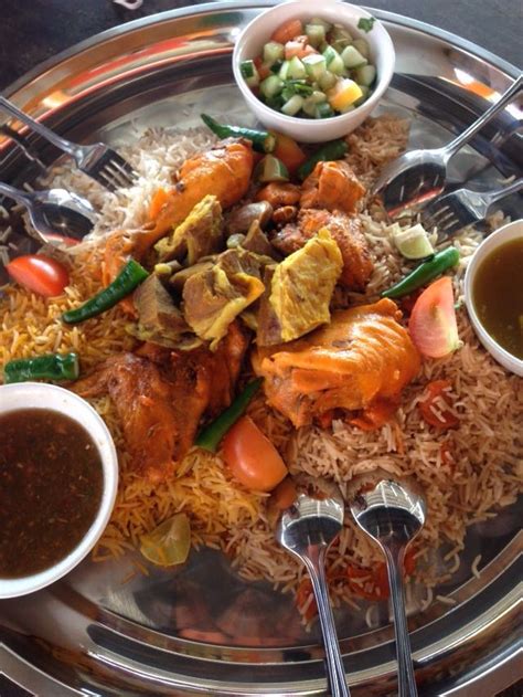 Sudah 2 kali aku merasai keenakan nasi arab mandhi ayam & kambing restoran ini. Ez Makan2 & Jalan2