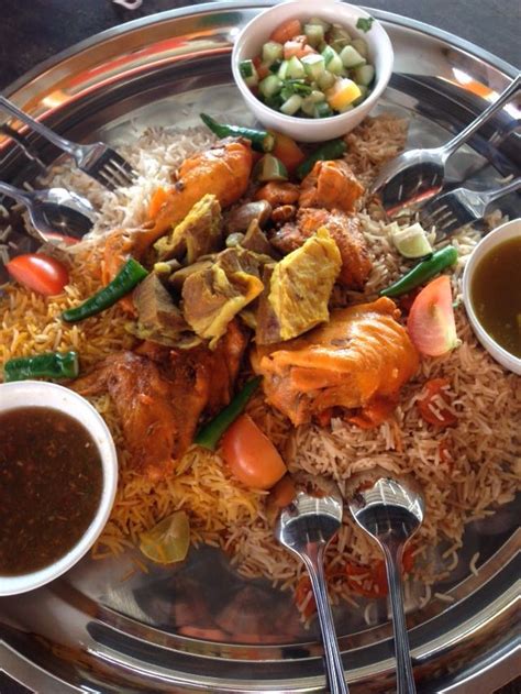 Warung zarahman is popular with jb folk for their mee rebus and nasi lemak, and on fridays, people gather here for their once a week nasi biryani. Ez Makan2 & Jalan2