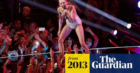 Miley Cyrus Criticised For Raunchy Mtv Video Music Awards Performance
