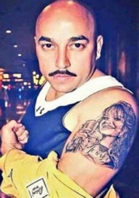 (crhoy.com) el cantante lupillo rivera reconoció en una entrevista lo que era un secreto a voces: Lupillo se tatúa el rostro de Jenni - La Columnaria Blog