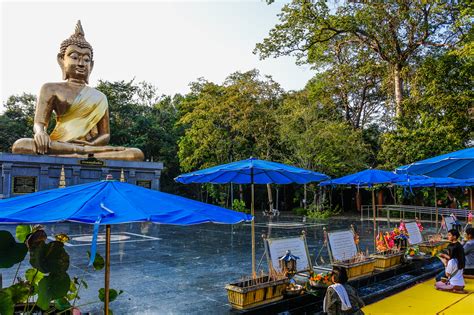 Fotos Gratis Religioso Turismo Monumento Oro Buda Chiang Mai