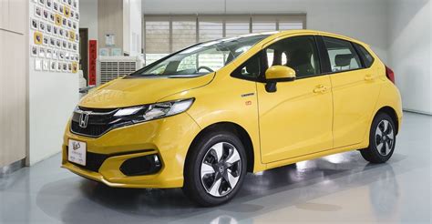 Find your perfect car with edmunds expert reviews, car comparisons, and pricing tools. Honda Fit Hybrid Review - Small, Smooth, Super-efficient ...