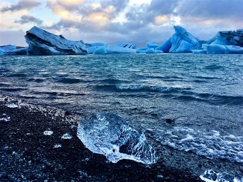 Beautiful Cold Landscape Picture Of Icelandic Glacier Lagoon Bay