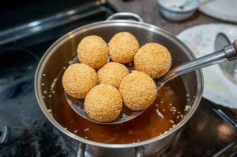 Amazingly Crispy And Chewy Chinese Sesame Balls Recipe Must Try