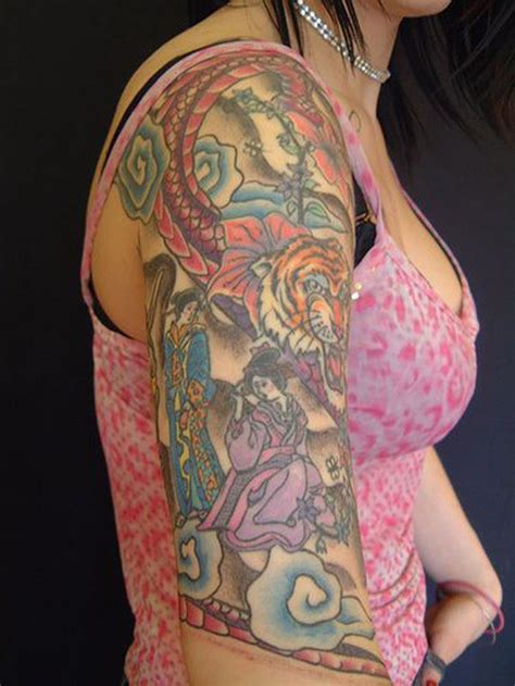 If you are talking about half sleeve tattoo ideas, this one wins the race! Tattoo Sexy: The Option For a Tattoo Sleeves