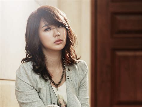 Korean Holic Yoon Eun Hye Profile