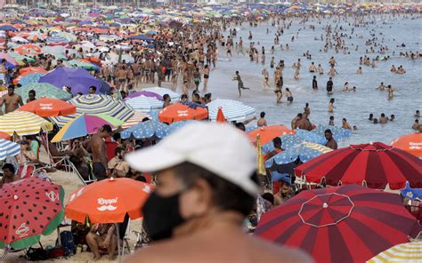 Brazils Rio De Janeiro Closes Beaches As Pandemic Worsens Reuters