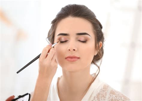 How To Become A Professional Makeup Artist Tips And Advice Womens Realm