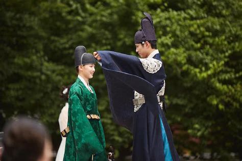 Ra on begged forgiveness to lee yeong. Love in the Moonlight - AsianWiki