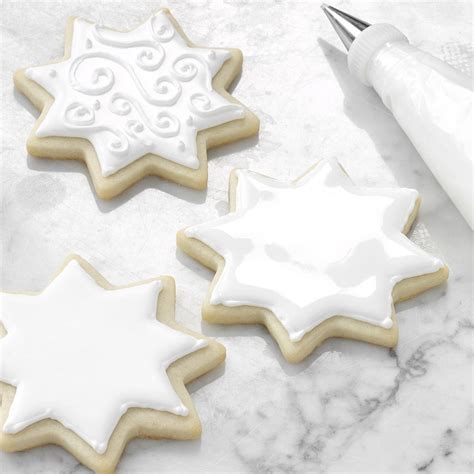 Combine 4 cups powdered sugar, 3. Royal Icing Without Meringe Powder Or Tarter : Meringue ...