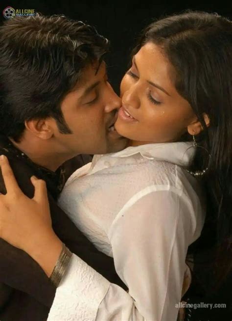 Pin By Jack Jack On Hug Pretty Celebrities South Indian Actress Hot Indian Wedding Couple