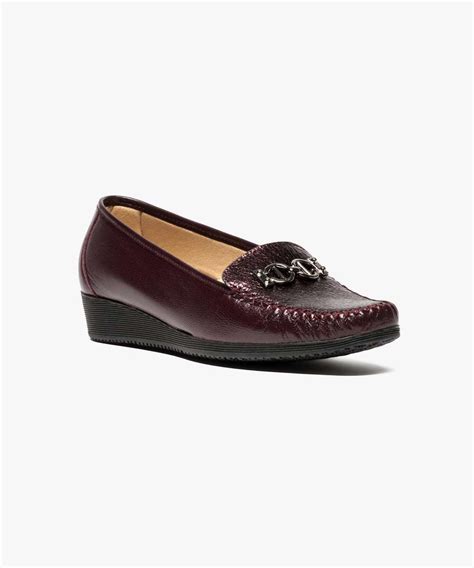 Joli choix de mules petits talons pour femme, des chaussures ouvertes sensuelles et glamour faciles à porter aussi bien en soirée, en journée que pour chez soi. Gemo chaussures mocassins en cuir petit talon compense ...