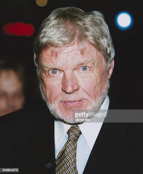 Hardy krüger schriftsteller schauspieler anthony hopkins john wayne berühmte gesichter gentleman stil schöne menschen. Hardy Krüger Senior Photos and Premium High Res Pictures ...