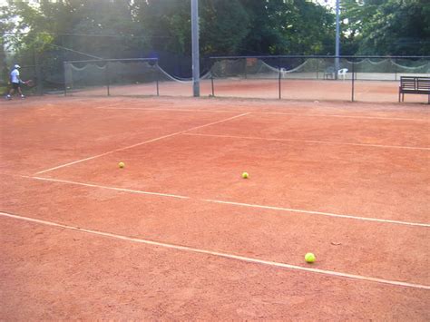 There are 13 tennis courts, 9 are indoor, and the 4 outdoors become bubble covered during the winter. Tennis Playground - Clay courts in Singapore - Malaysian ...