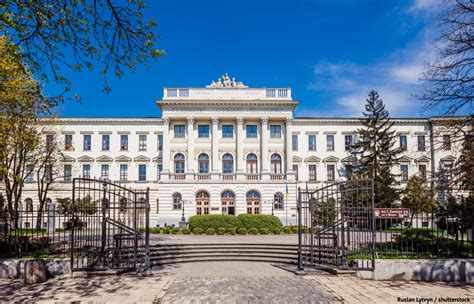 Історія виникнення цього навчального закладу почалася із заснування трикласної реальної школи. Національний університет «Львівська політехніка» увійшов ...