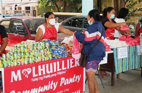 Pamlyang Pilipino Holds Community Pantries