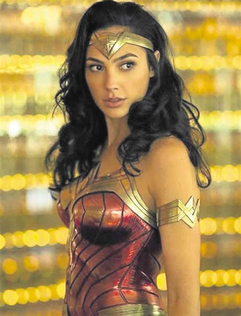 Gal Gadot Stare Gif Gal Gadot Stare Wonder Woman Discover And Share