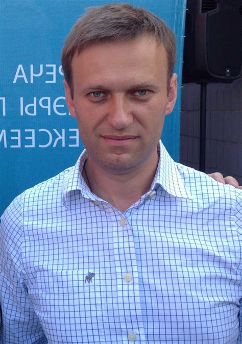 Алексея навального, вернувшегося из германии в москву, задержали на паспортном контроле в аэропорту шереметьево. Сколько лет Алексею Навальному? Какой знак зодиака?