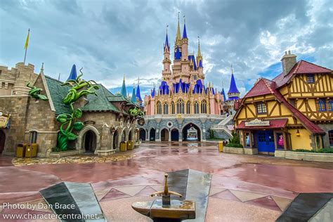 Fantasyland At Disney Character Central