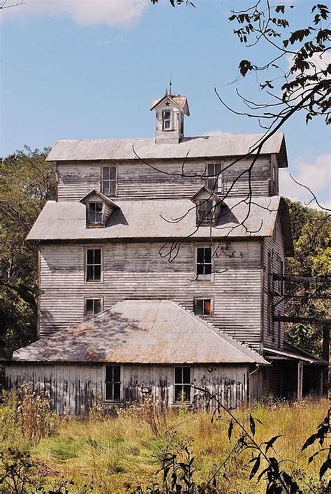 This Abandoned Grist Mill Hiding In Virginia Is Hauntingly Gorgeous