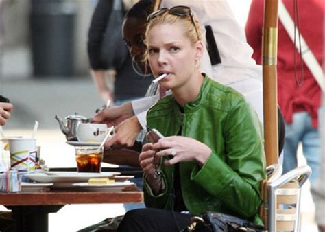 Katherine Heigl Smokes Electronically Popbytes