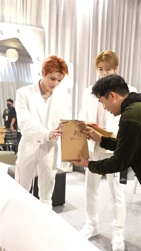 Bestie Banget Potret Jerome Poline Ajak Taeyong Nct Makan Nasi Padang