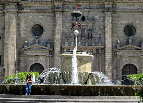 Luego vivió por diferentes periodos en quito. Fuente en plaza guadalajara y al fondo la Catedral Metropolitana de Guadalajara. | Outdoor decor ...