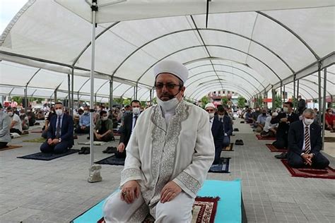 Cuma namazi vakitleri ögle namazi vakti ile ayni zamanda girer. Ankara, Eskişehir, İstanbul'a cuma namazı saat kaçta? İl ...