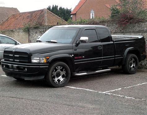 Moto Metal Mo909 Skull Gloss Black With Machined Face On Dodge Ram