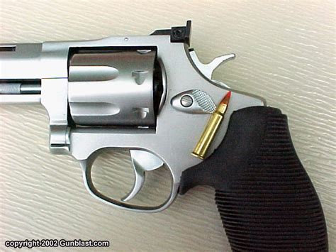 Taurus 17 Hmr Tracker Revolver