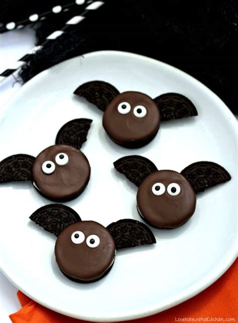Halloween oreo cookies recipe recipeland com. Bat Oreos - 30 Days of Halloween 2017: Day 20
