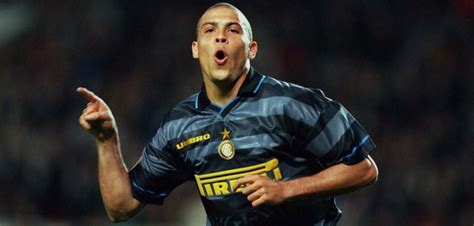 Ronaldo Storia Di Una Leggenda Dalle Favelas A Fenomeno