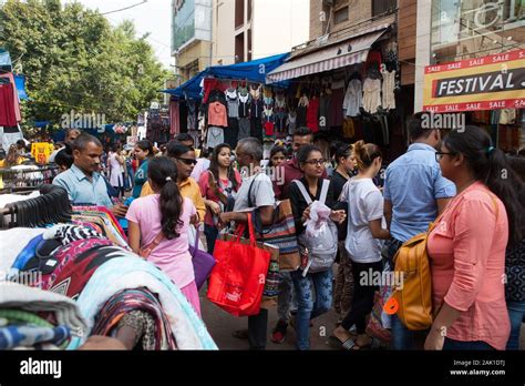 Sarojini Nagar Market Delhi Hi Res Stock Photography And Images Alamy