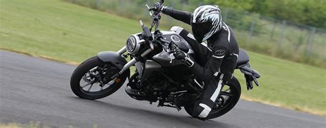 Using a plain bearing crankshaft and single overhead cam, the baby four is a scaled down version of the cb750 that had already been. Honda CB300R Test
