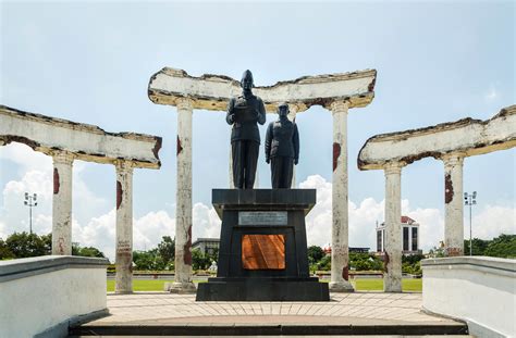 Jejak Sejarah Di Tugu Pahlawan Dan Museum Sepuluh Nopember