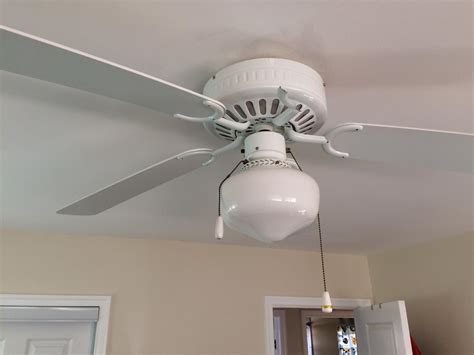 Some blades will offer a reversible finish. I need help identifying what type of ceiling fan I have ...
