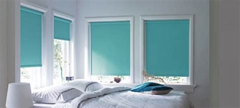 Así, podrás abrirlas sin necesidad de subir el estor, pues la hoja no te lo impedirá. Estores o cortinas: el toque de color en una decoración ...