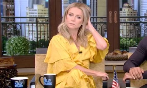 Lives Kelly Ripa Suffers From A Wardrobe Malfunction While Wearing A