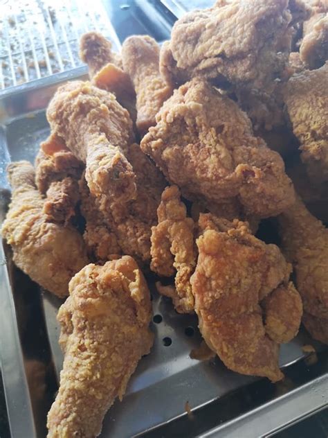 Delicious Huge Fried Chicken now at PUJUT CORNER Miri - Miri City Sharing